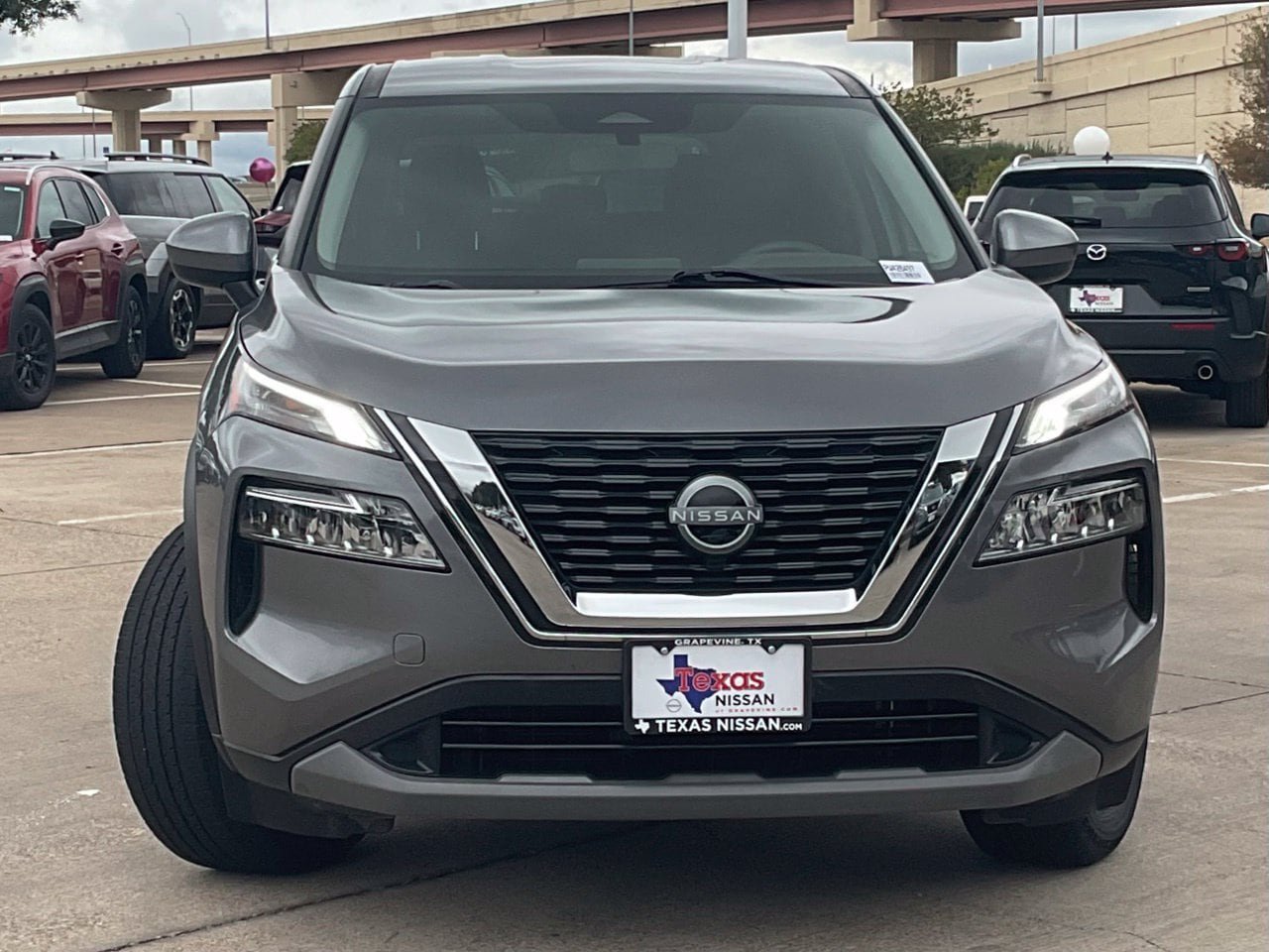 Used 2023 Nissan Rogue SV FWD image 2