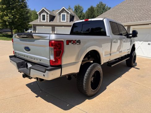 Used 2019 Ford F250 Lariat w/ Lariat Ultimate Package AWD/4WD image 4