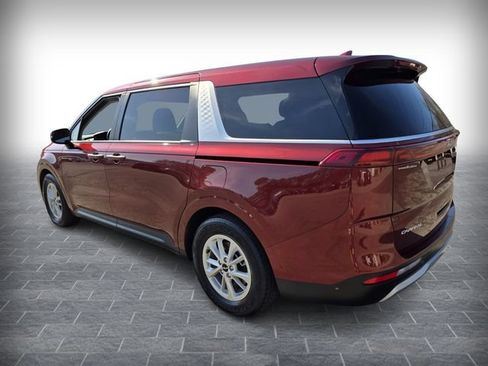 Used 2024 Kia Carnival LX FWD image 5