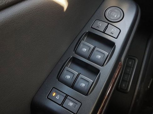 Used 2019 GMC Yukon SLT image 18