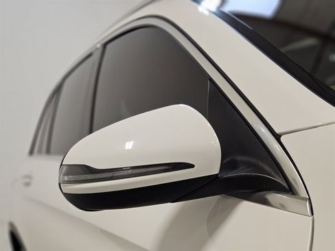 Used 2021 Mercedes-Benz GLC 300 4MATIC image 14