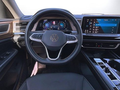 Used 2024 Volkswagen Atlas SE image 11