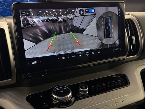 Used 2025 Ford Expedition Active image 19