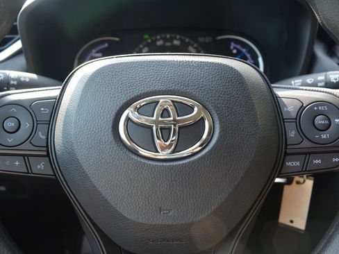 Used 2024 Toyota RAV4 LE AWD/4WD image 11