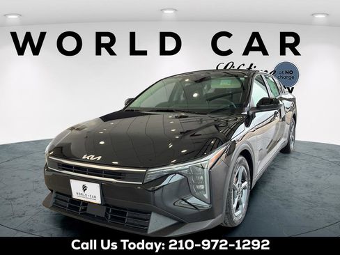 New 2026 Kia K4 FWD image 11