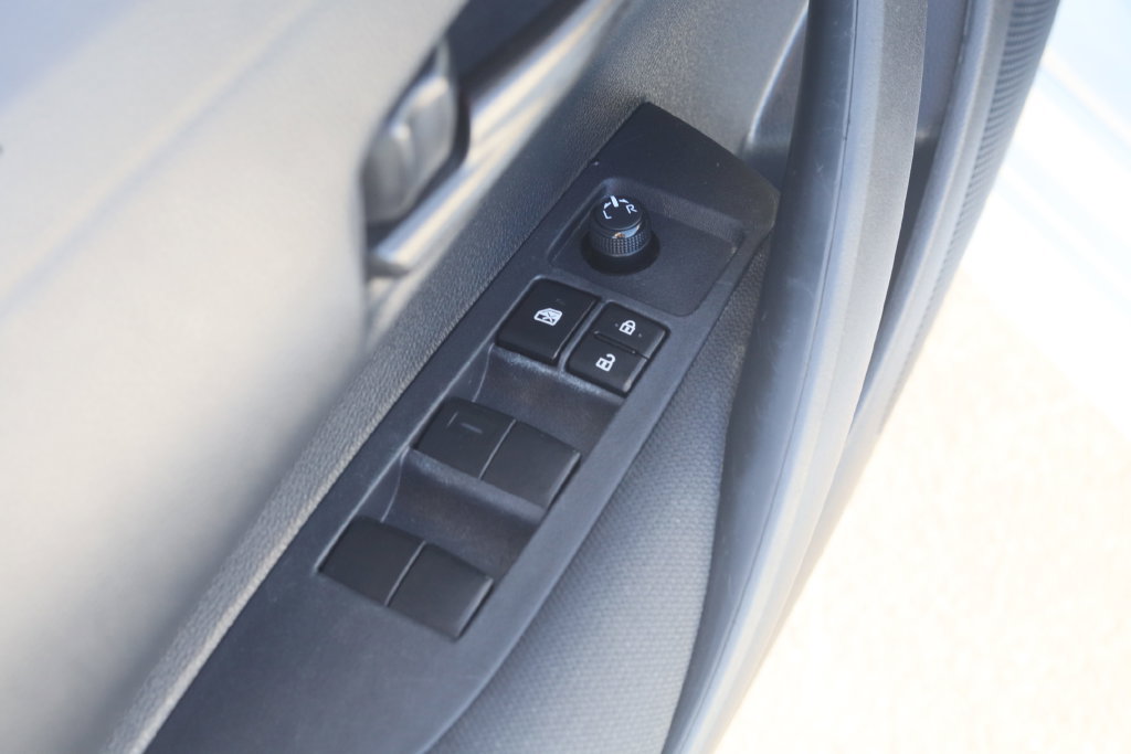 Used 2024 Toyota Corolla LE FWD image 5