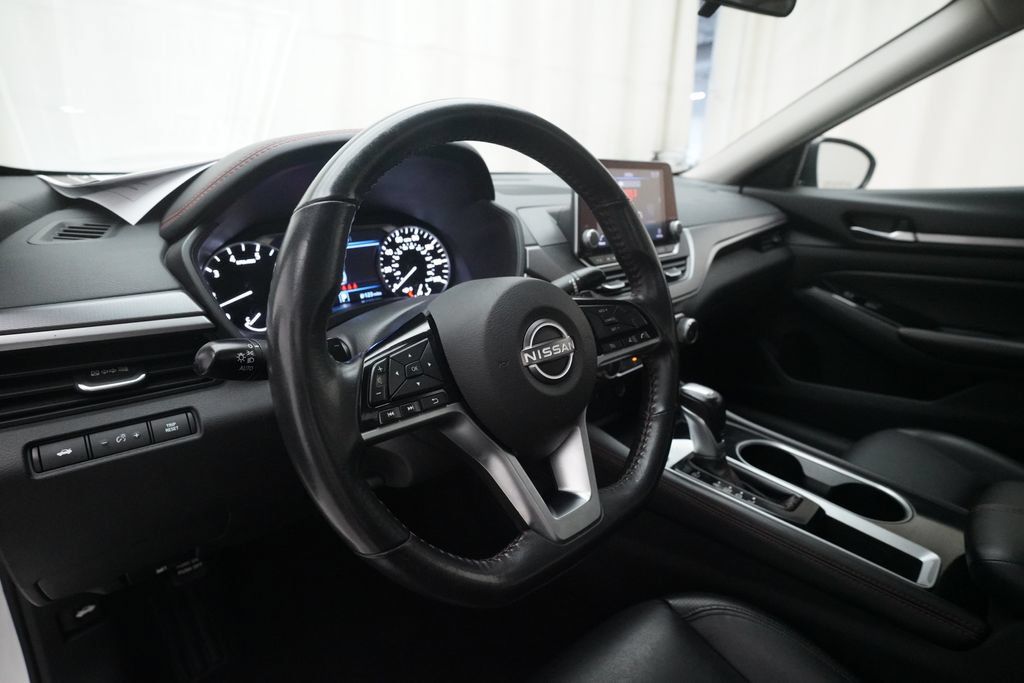 Used 2024 Nissan Altima 2.5 SR FWD image 8