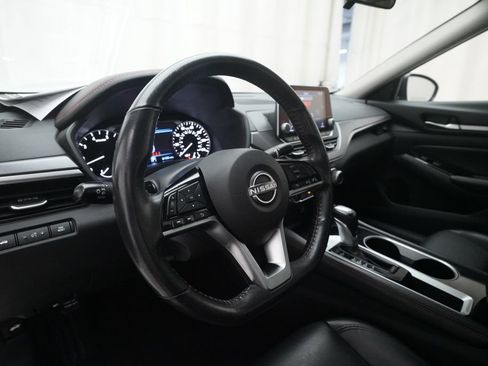 Used 2024 Nissan Altima 2.5 SR FWD image 8