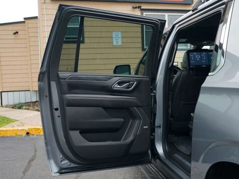 Used 2021 GMC Yukon XL SLT w/ Rear Media and Nav Package AWD/4WD image 27