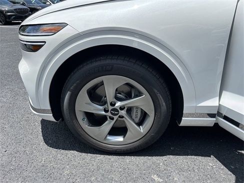 Used 2026 Genesis GV70 2.5T Select image 17