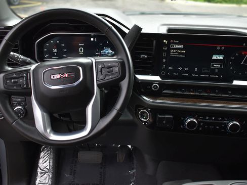 Used 2023 GMC Sierra 1500 SLE w/ Preferred Package AWD/4WD image 11
