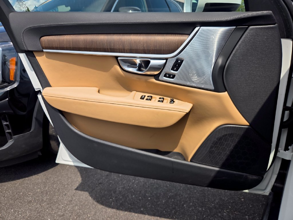 Used 2025 Volvo V90 B6 Cross Country Ultra w/ Protection Package Premier AWD/4WD image 24