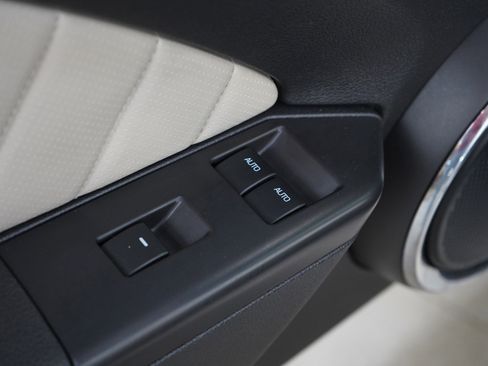 Used 2013 Ford Mustang Premium image 15