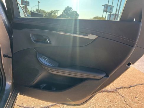 Used 2019 Chevrolet Impala LT image 17