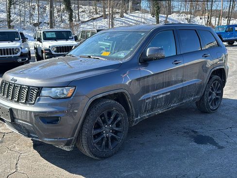 Used 2019 Jeep Grand Cherokee Altitude image 13