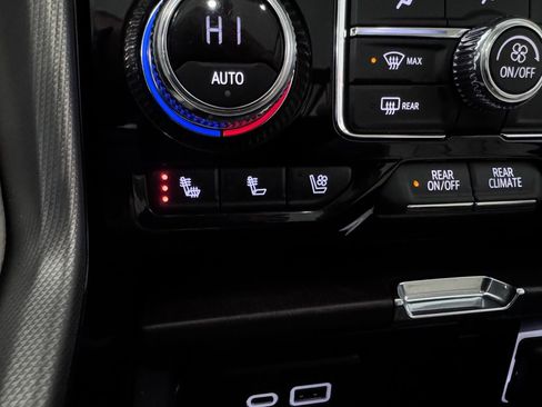 Certified 2022 GMC Yukon Denali image 26