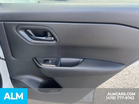 Used 2024 Nissan Rogue S FWD image 18