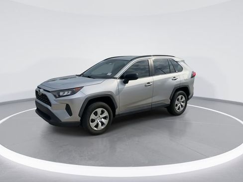 Used 2021 Toyota RAV4 LE image 3