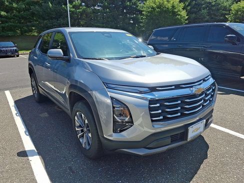 Used 2026 Chevrolet Equinox LT FWD image 2
