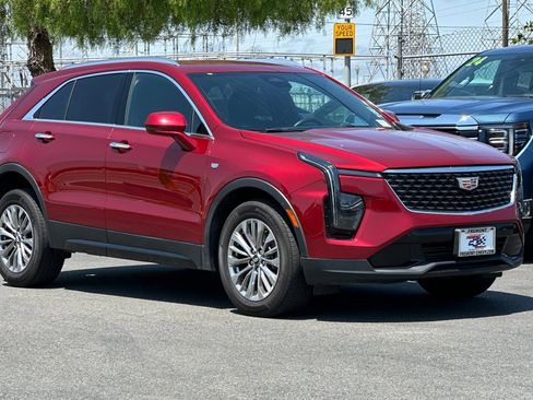 Used 2024 Cadillac XT4 Premium Luxury image 2