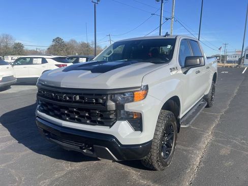 Used 2024 Chevrolet Silverado 1500 Custom Trail Boss w/ Dark Appearance Package image 1