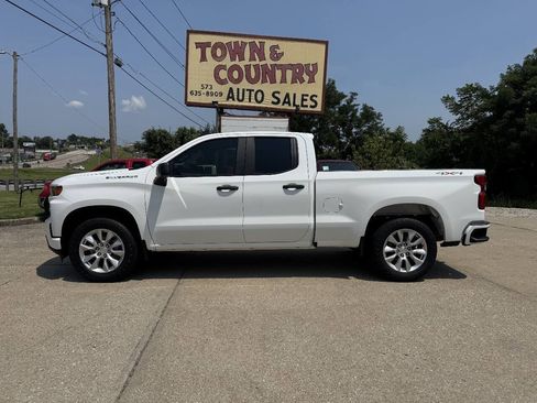 Used 2020 Chevrolet Silverado 1500 Custom w/ Custom Value Package AWD/4WD image 4