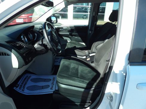 Used 2017 Dodge Grand Caravan SE w/ Power Window Group image 9