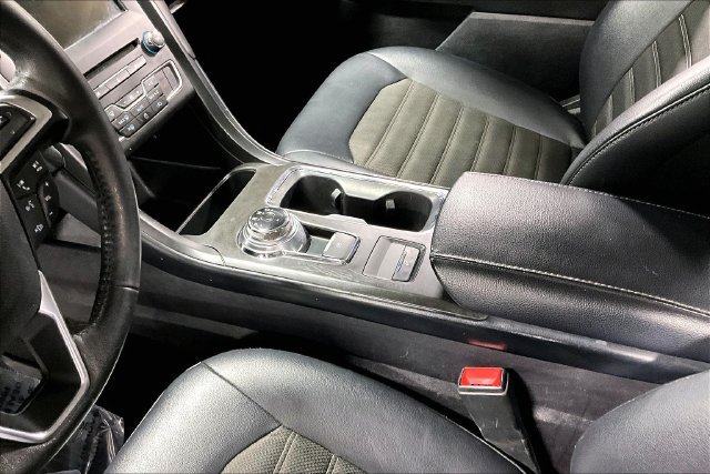 Used 2018 Ford Fusion SE w/ Equipment Group 201A FWD image 17