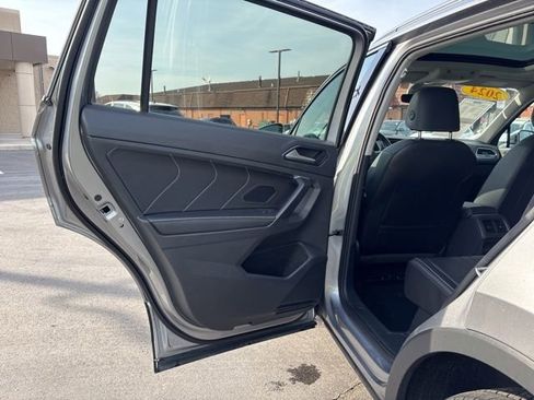 Used 2024 Volkswagen Tiguan SE image 23