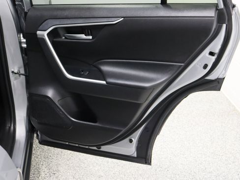 Used 2025 Toyota RAV4 XLE FWD image 33