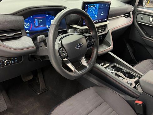 Used 2025 Ford Explorer ST-Line w/ ST-Line Street Pack image 3
