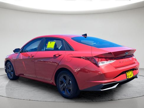 Used 2021 Hyundai Elantra SEL FWD image 5