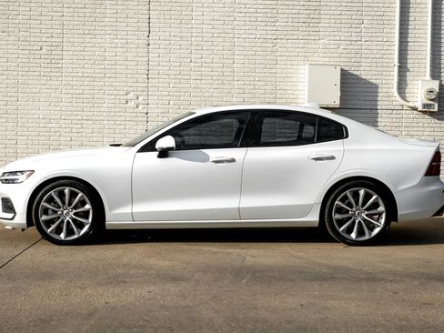 Used 2020 Volvo S60 T5 Momentum image 11