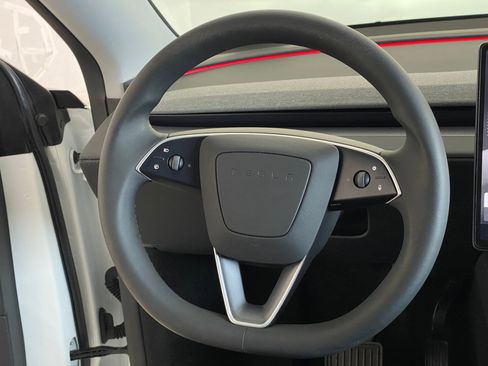 Used 2026 Tesla Model Y AWD image 17