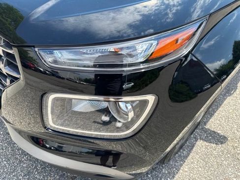 Used 2023 Hyundai Venue SEL FWD image 27