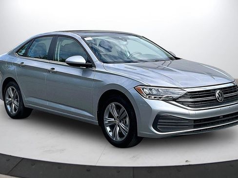Used 2024 Volkswagen Jetta SE FWD image 2