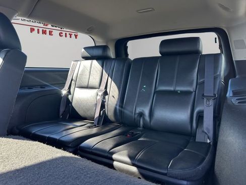 Used 2012 Chevrolet Suburban LT image 15