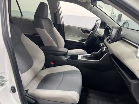 Used 2022 Toyota RAV4 XLE AWD/4WD image 35