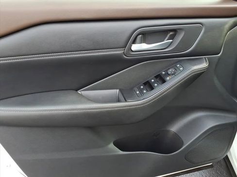 Used 2022 Nissan Rogue SV w/ SV Premium Package image 24