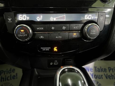 Used 2018 Nissan Rogue SV image 23