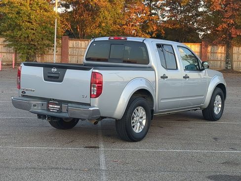 Used 2019 Nissan Frontier SV image 8