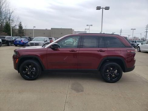 New 2026 Jeep Grand Cherokee Limited w/ Limited Altitude Package AWD/4WD image 3