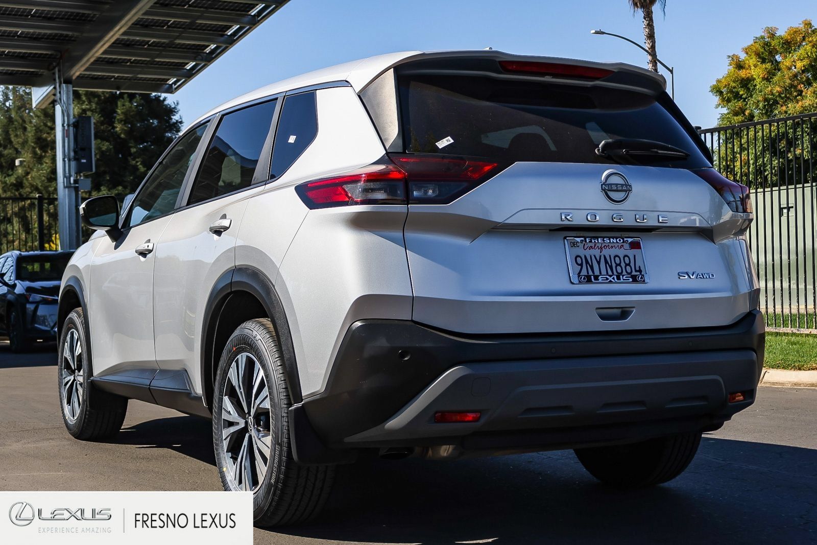 Used 2023 Nissan Rogue SV AWD/4WD image 4