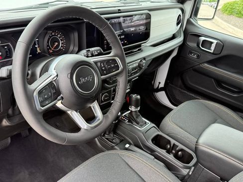 Used 2025 Jeep Wrangler Unlimited Sahara AWD/4WD image 11