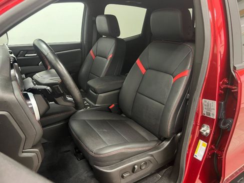 Used 2025 Chevrolet Colorado Z71 w/ Technology Package AWD/4WD image 26