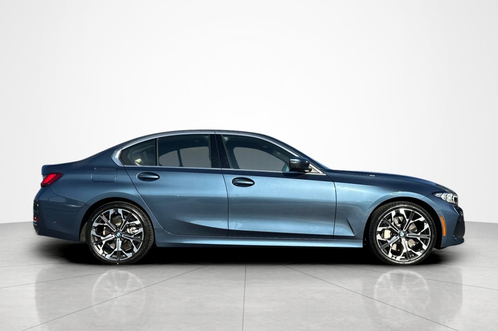Used 2026 BMW 330i Sedan w/ Convenience Package RWD image 6