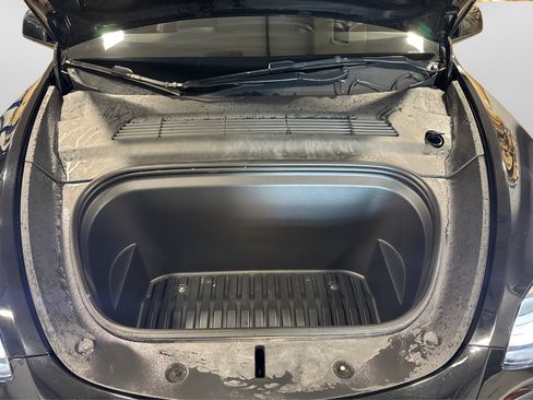 Used 2022 Tesla Model Y Performance image 11