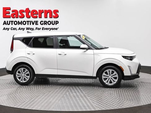 Used 2025 Kia Soul FWD image 4