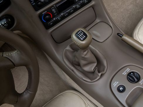 Used 2003 Chevrolet Corvette 50th Anniversary Edition w/ Preferred Equipment Group1 image 29