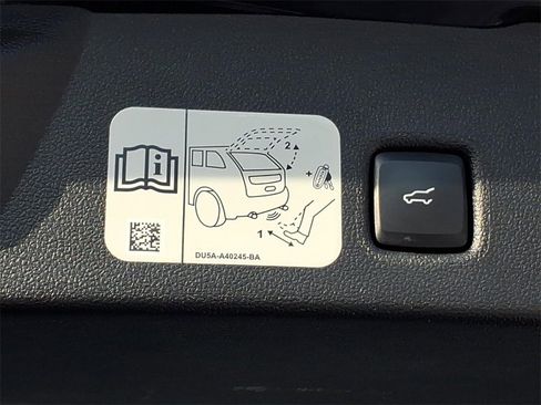 Used 2020 Ford Escape Titanium image 23